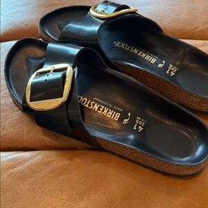 Madrid Big Buckle Natural Leather Patent
High Shine Black